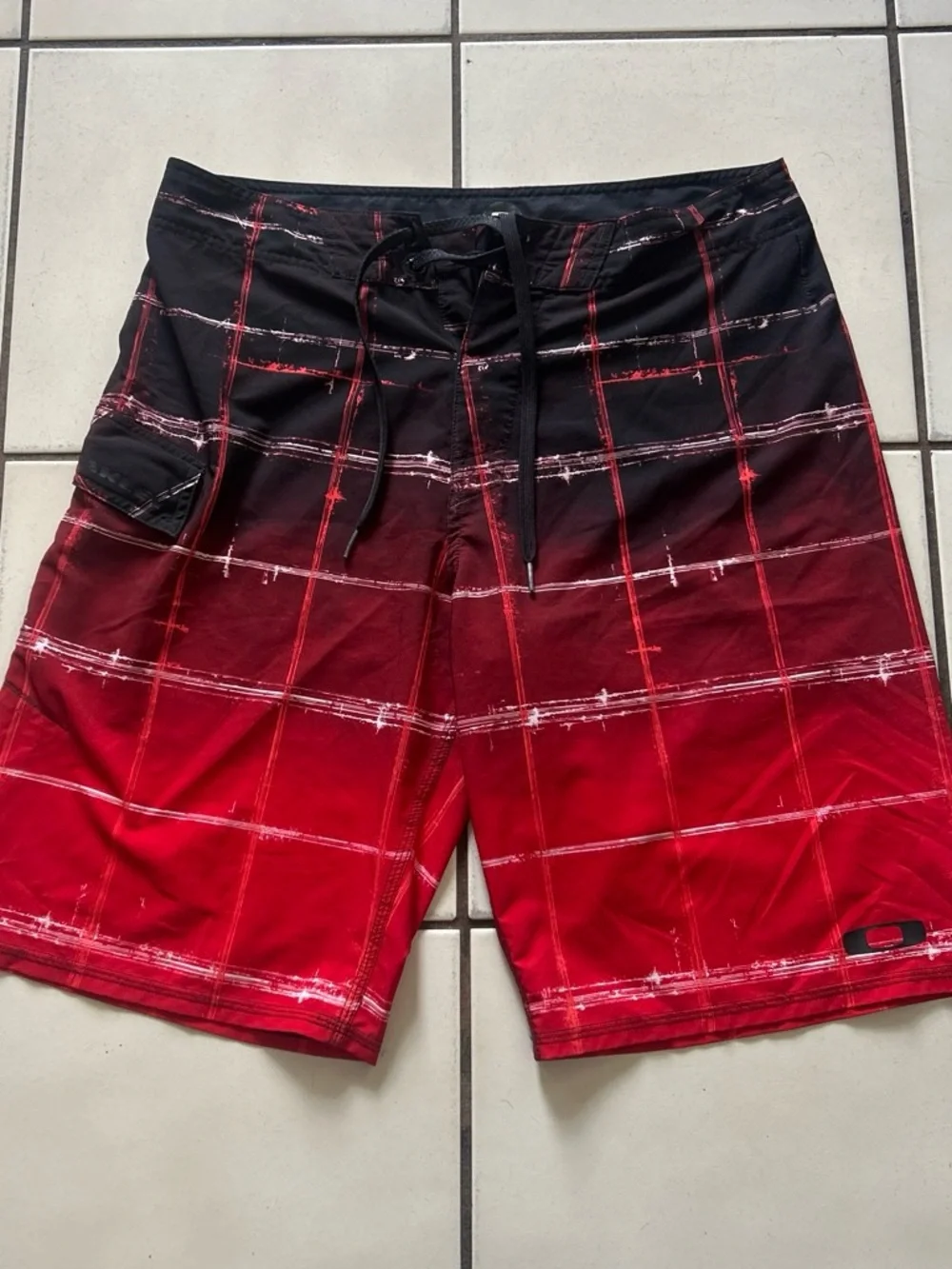 Y2K Oakley Board Shorts Men 32 Red Black Plaid Swim Trunks Drawstring